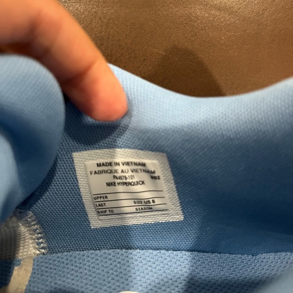 Like new- Nike hyperquick volleyball sneakers. Size 6. Worn once! - Picture 7 of 7